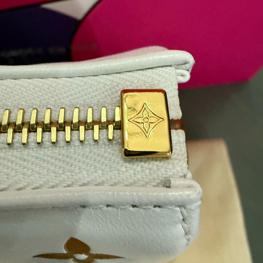 Louis Vuitton White Crossbody Bag with Multicolor Monogram - Picture 10 of 11